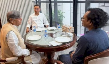 আলোকিত মানুষ গড়ার কারিগর আবদুল্লাহ আবু সায়ীদ প্রধানমন্ত্রীকে বইপাঠ আন্দোলন জোরদারের আহ্বান জানালেন