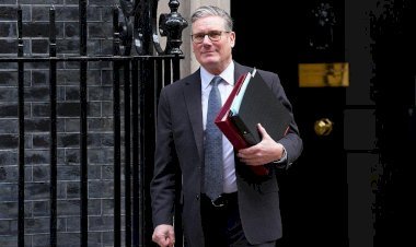 স্টারমারকে ‘অযোগ্য’ আখ্যা: ম্যান্ডেলসন ভেটিং কেলেঙ্কারিতে ব্রিটিশ রাজনীতিতে তীব্র ঝড়